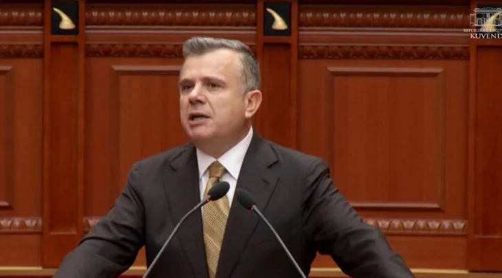 “I vetmi Flamur, që s’di se kur është ngritur flamuri”/ Përplasje në Kuvend, Balla-Noka: Të të ofendojë ky, fundi