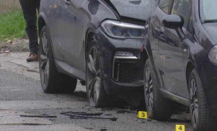 I vihet tritoli një makine në Tiranë, mjeti i parkuar në oborrin e banesës (EMRI)