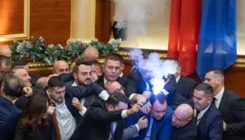 I vunë ‘flakën’ Kuvendit, a do të jenë deputetët e PD në Këshillin e Mandateve për “Ballukun”