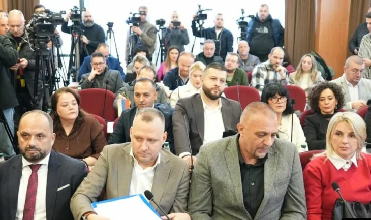 Inaugurimi i kryetarëve të rinj në komunat e veriut, Kosova shpreson për heqjen e masave të BE-së ndaj Kosovës