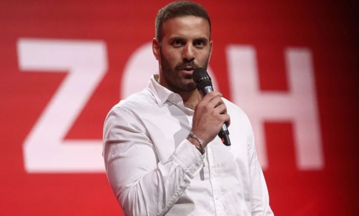 Incident i rëndë në Strasburg, eurodeputeti grushton në mes të rrugës gazetarin (VIDEO)