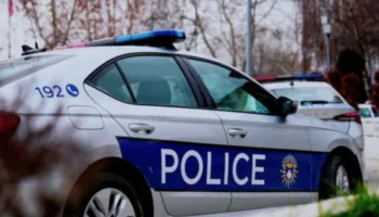 Incident në Kosovë, votuesi përplaset verbalisht dhe fizikisht me komisionerët