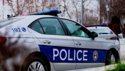 Incident në Kosovë, votuesi përplaset verbalisht dhe fizikisht me komisionerët