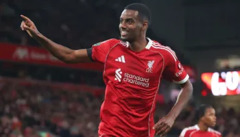 Isak do të mungojë gjatë, Liverpool mendon për yllin e PSG-së