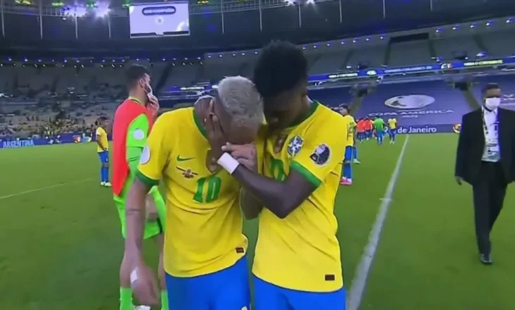 Ish-bashkëlojtari zbulon historinë e pazakontë të Neymar: E gjeta në tualet me derën hapur! Ja arsyeja