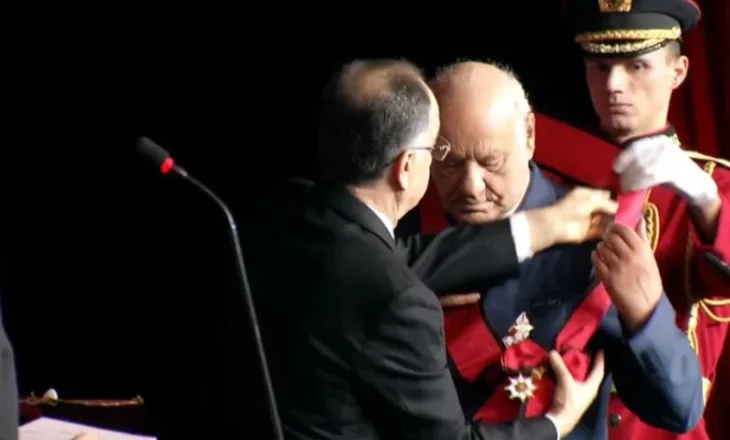 Ish-presidenti Moisiu nderohet, ja mesazhi i tij për Shqipërinë