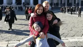 Itali/ Krishtlindja kthehet në tragjedi, nënë e bijë ndërrojnë jetë nga helmimi pas një darke familjare, përfundon në spital dhe kryefamiljari