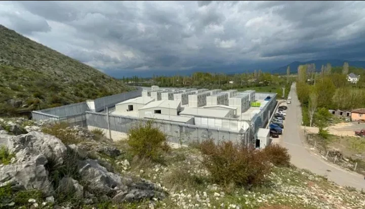 Italia përgatitet të rihapë kampet në Shqipëri, vendimi mund të hyjë në fuqi në pranverë