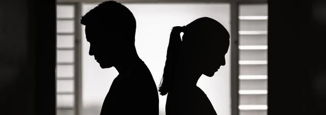 Ja arsyeja psikologjike pse qëndrojmë në marrëdhënie që nuk funksionojnë më