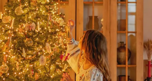 Ja çfarë ndodh kur dëgjojmë urimin “Gëzuar Vitin e Ri”