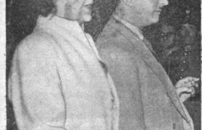 Jakobstads Tidning (1939)/Mbreti Zog,shumë bujar me bakshishe në hotelet e Varshavës