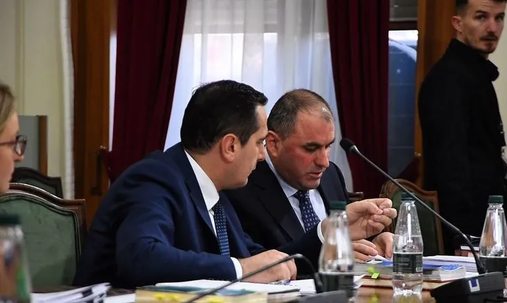 “Janë 10 mijë faqe për t’u lexuar”, avokati i Ballukut kërkon 3 javë kohë; PD: Të mbahet seancë të hënën!