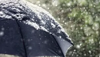 “Java e fundit e 2025 shumë e ftohtë”, meterologia: Reshje shiu dhe dëbore