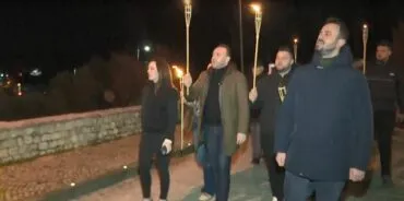 “Jep dorëheqjen!”/ Demokratët marshojnë në protestë pranë banesës së kryeministrit Rama në Surrel