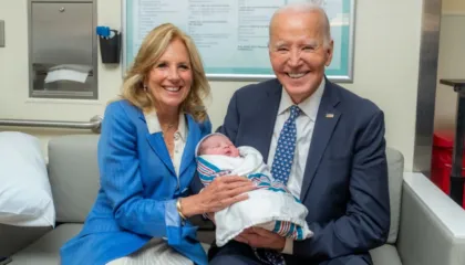 Joe Biden uron Krishtlindjen me një foto me stërnipin e tij: Willie një kujtesë për shpresën që kemi për të ardhmen