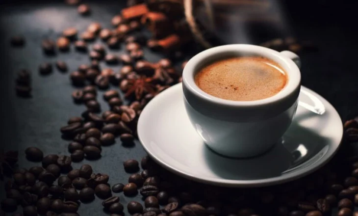 Kafeja, me rritjen më të lartë të çmimit! Por shqiptarët nuk heqin dorë nga zakoni, konsum rekord