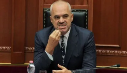 “Kam 20 vjet që merrem me racën tuaj”, Rama SHERR me biznesmenin: Mos vazhdo se do vij të t’i shoh ndërtimet, mos më del gjysma gjel