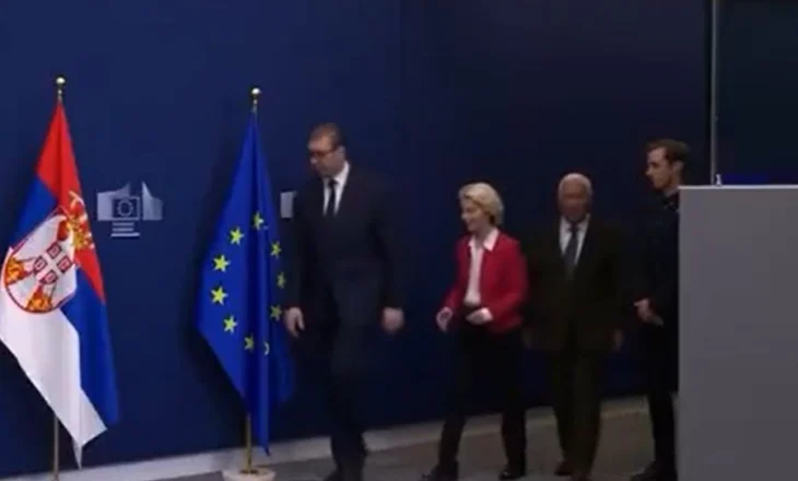 “Kam një mesazh nga Rusia”, Von der Leyen i mbyll gojën Vuçiçit para kamerave: Prit sa të jemi vetëm (Video)