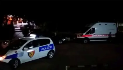 Kamioni del nga rruga në Rrjoll të Malësisë së Madhe dhe rrëzohet, plagoset shoferi dhe një pasagjer