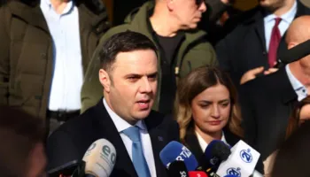 Kandidati i LDK-së për kryeministër, Lumir Abdixhiku voton në Prishtinë