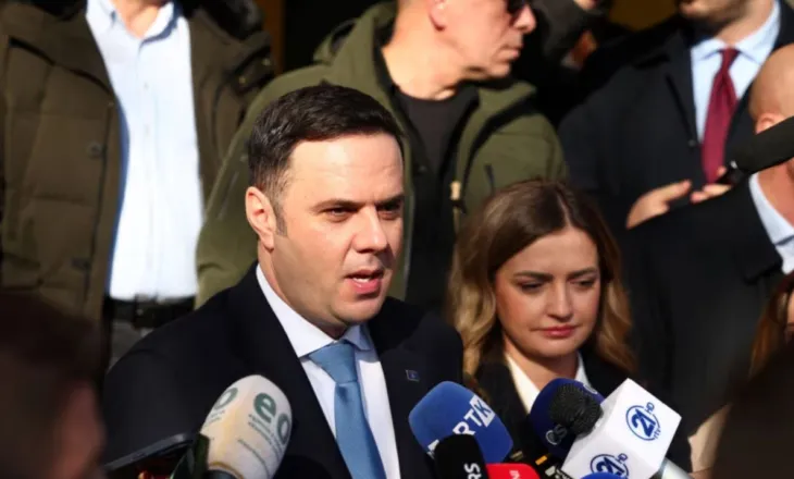 Kandidati i LDK-së për kryeministër, Lumir Abdixhiku voton në Prishtinë