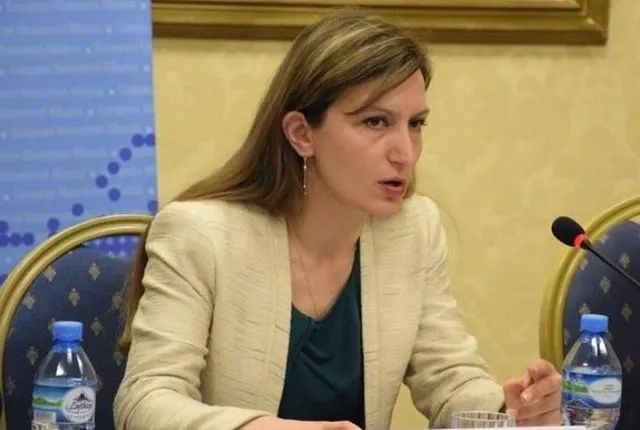 Kanosi shtetasin e huaj, “arrest në shtëpi” për Drejtoreshën e Antitrafikut. Alma Bime i dogji shtëpinë dhe futi në burg edhe ish-bashkëjetuesin e saj drejtor i IPO-s