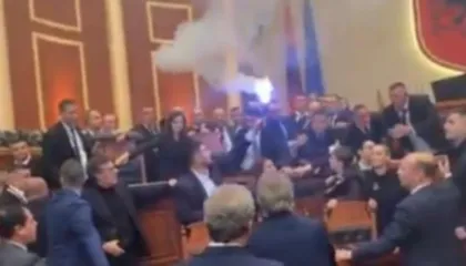 Kaos e përleshje në Kuvend, deputeti Fidel Kreka ndez sërish flakadanë