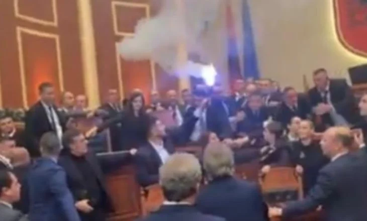 Kaos e përleshje në Kuvend, deputeti Fidel Kreka ndez sërish flakadanë