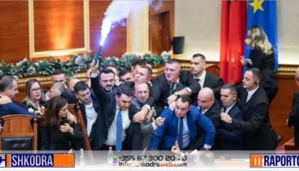 KAOSI NË KUVEND – Komisioni i Etikës përjashton me 30 ditë nga parlamenti 6 deputetët e PD-së…