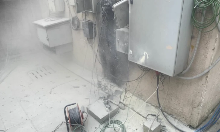 Kaosi në Kuvend, ndërpritet sinjali për mediat nga Kuvendi, shkak…. digjen fibrat