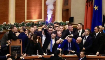 Kaosi në Kuvend, PS kërkon përjashtimin për 29 deputetë të opozitës