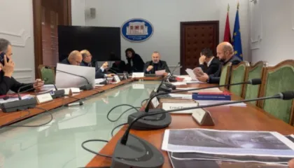 Kaosi në Kuvend, Sekretari i Etikës dënon me 30 ditë përjashtim 6 deputetë të PD, për 23 të tjerë vetëm tërheqje vëmendje