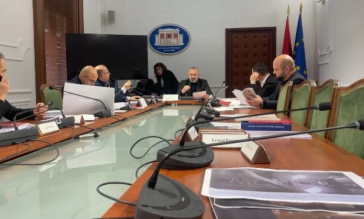 Kaosi në Kuvend, Sekretariati i Etikës dënon me 30 ditë përjashtim 6 deputetë të PD, për 23 të tjerë vetëm tërheqje vëmendje