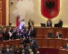 Kaosi në Parlament, PS kërkon përjashtimin me 60 ditë të 29 deputetëve demokratë