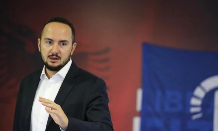 “Kënetës së PD i janë shuar zërat”, avokati: Lëvizja e Salianjit, për t’i dhënë oksigjen partisë!