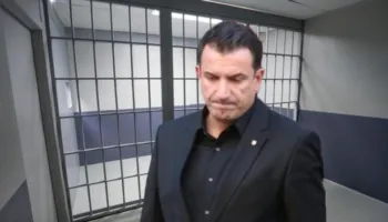 Kërkoi të jetë i pranishëm në mbledhjen për shkarkimin e tij, Këshilli Bashkiak i përgjigjet Erion Veliajt