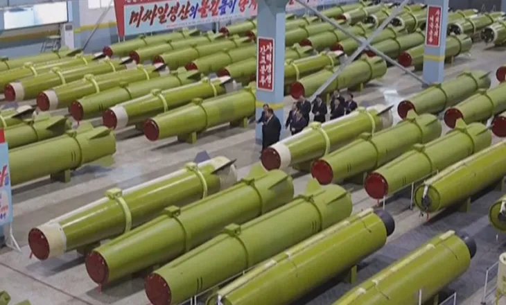Kim Jong Un urdhëron rritjen e prodhimit të raketave në 2026! Për çfarë përgatitet Koreja komuniste?