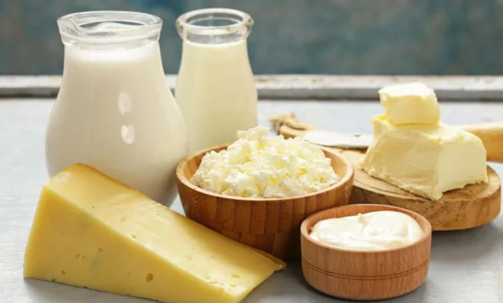 Kina godet produktet e qumështit evropian, tarifa deri në 42.7% për importet nga BE