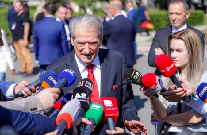 “Kjo e sigurtë”/ Berisha, më i vendosur se kurrë: Vetëm protestat janë rruga, do u jap përgjigjen që meritojnë