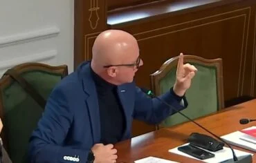 “Kjo që pretendoni është…”/ Debate të ashpra në Komisionin e Ligjeve, Manja-Strazimirit: S’jemi në kafen e Kuvendit