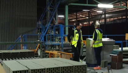 Kleringu kërcënon ndërtimin/ Mungesa e likuiditetit, prodhuesit e tullave: Jemi në krizë, rrezikojmë falimentin