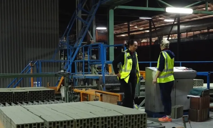 Kleringu kërcënon ndërtimin/ Mungesa e likuiditetit, prodhuesit e tullave: Jemi në krizë, rrezikojmë falimentin