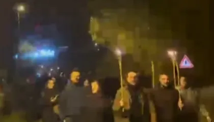 Klevis Balliu dhe Elda Hoti i shkojnë Ramës në Surrel me pishtarë në duar: Jep dorëheqjen