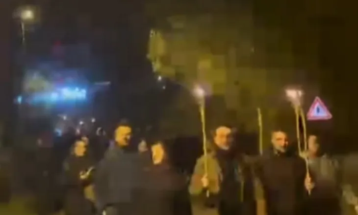 Klevis Balliu dhe Elda Hoti i shkojnë Ramës në Surrel me pishtarë në duar: Jep dorëheqjen