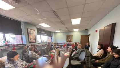 Klinika e poezisë, Visari në Universitetin e Illinois, SHBA…