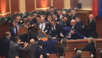 Komisioni i Etikës shqyrton nesër kërkesën e PS për përjashtimin e 29 deputetëve të PD