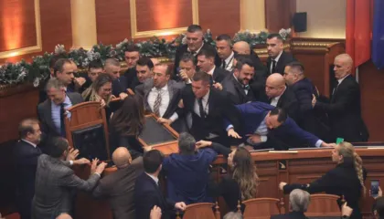 Komisioni i Etikës shqyrton nesër kërkesën e PS për përjashtimin e 29 deputetëve të PD