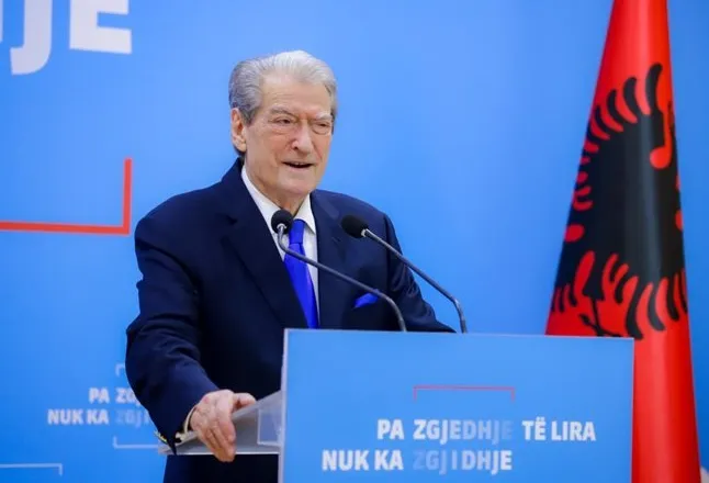 Konferenca e fundit për 2025-n, Berisha: Këtë vit shpërthyen në të 4-ër anët ujërat e zeza të regjimit mafioz