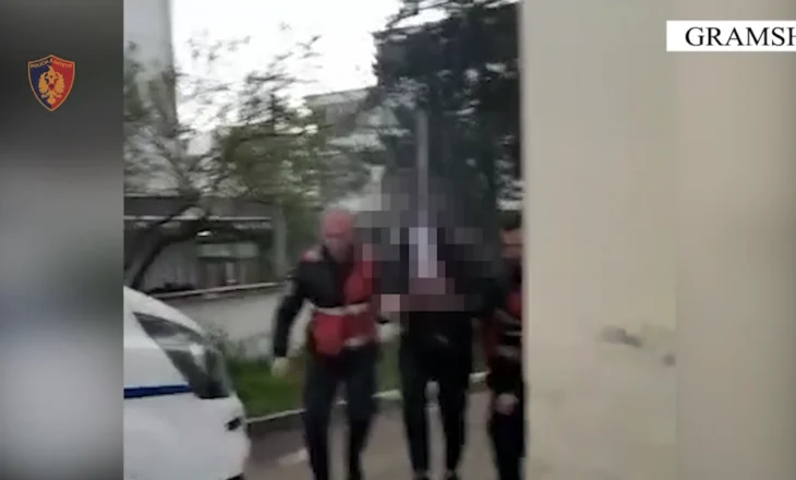 Konflikt mes disa personave në Gramsh, punonjësi i policisë nuk hyn për t’i ndarë por futet në sherr