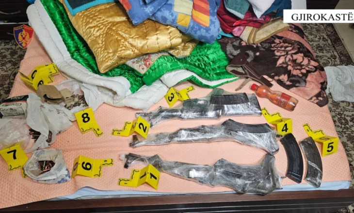 Kontrollet në shtëpinë e Dhimitër Mecit, policia njoftim zyrtar: U gjetën kallashnikovë dhe qindra…